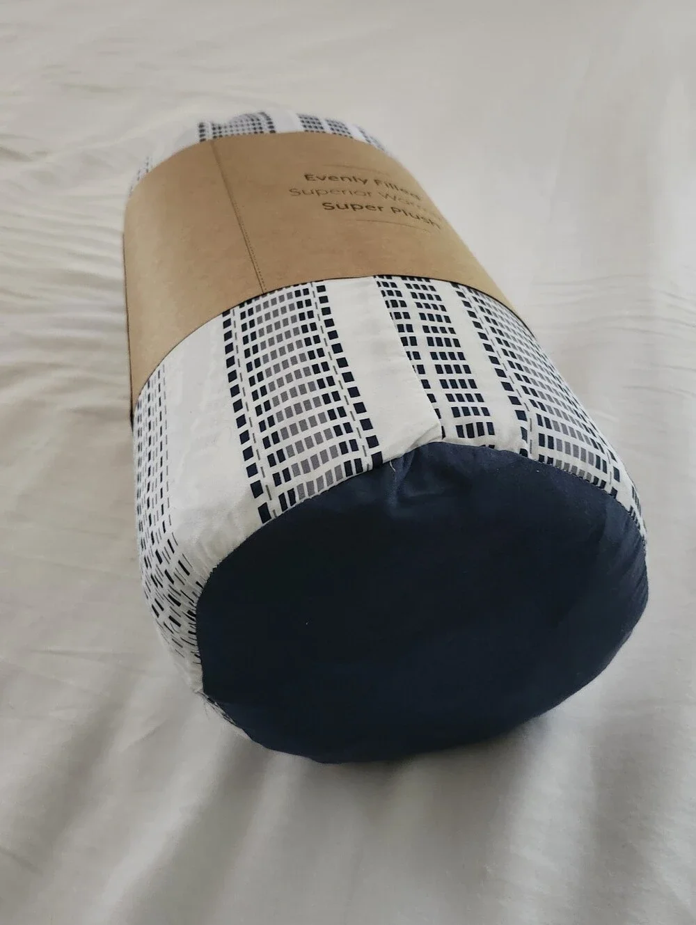 I-enjoy Patterned Reversible Down Alternative 3 Piece Comforter set FULL QUEEN.